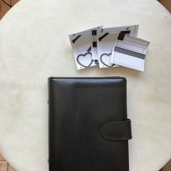 LILLIAN VERNON VINTAGE LEATHER PLANNER - Picture 2 of 14